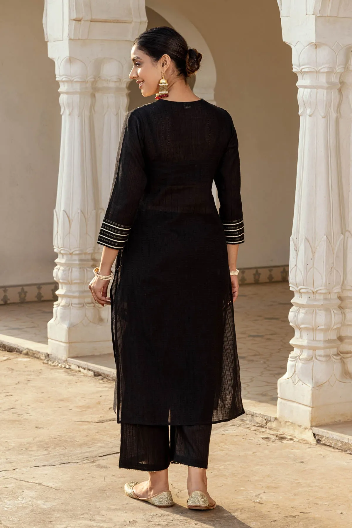 Aaira Kurta