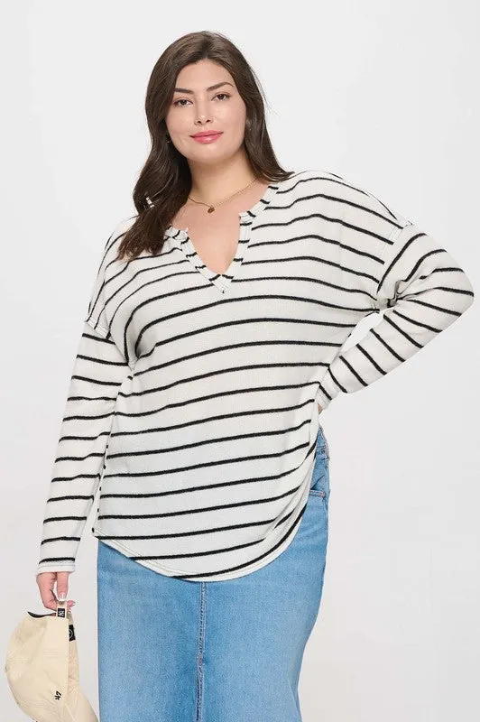 BLU111 - CURVY VNECK LIGHT SWEATER