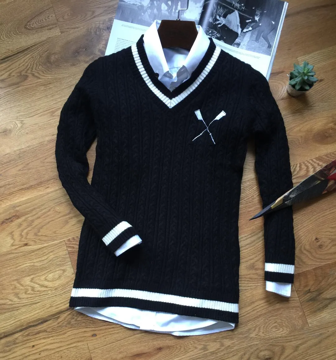 Embroiderd Crossed Oar Black Sweater