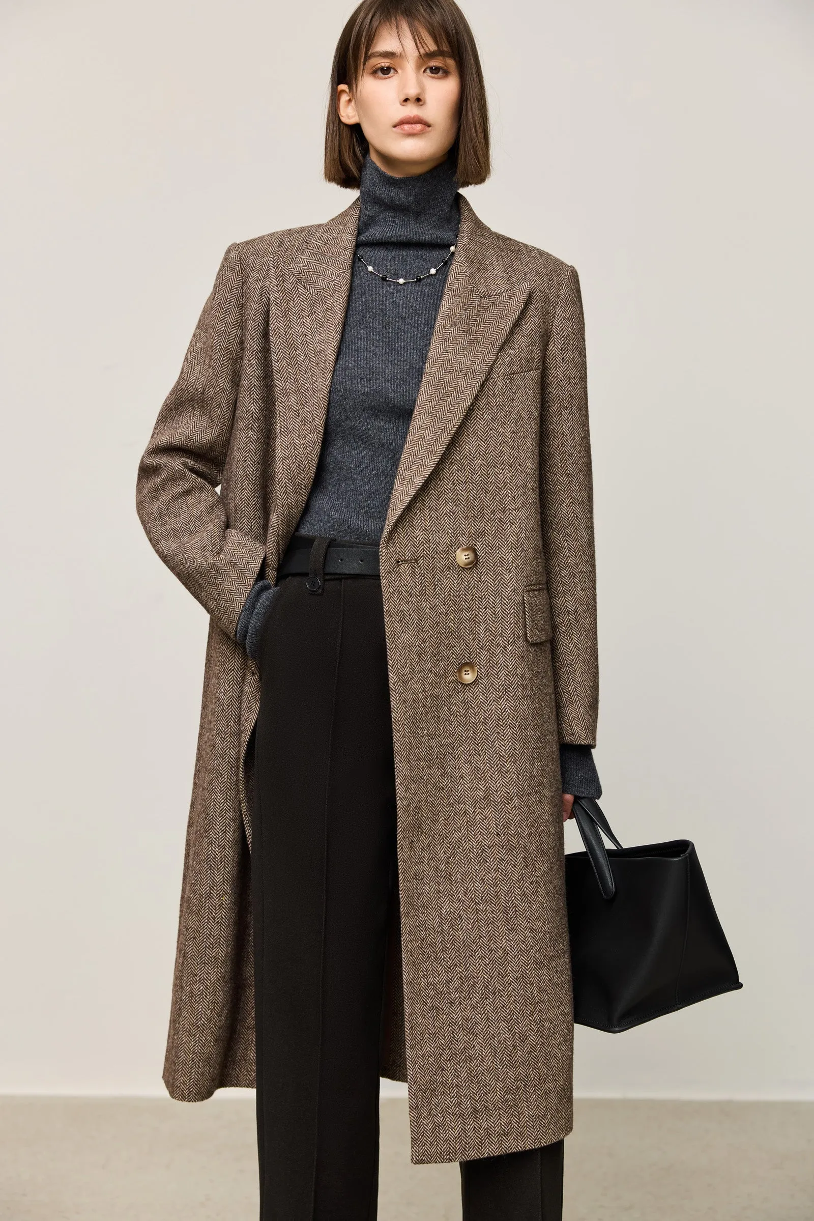 LILY Classic Wool Coat with Broad Shoulders