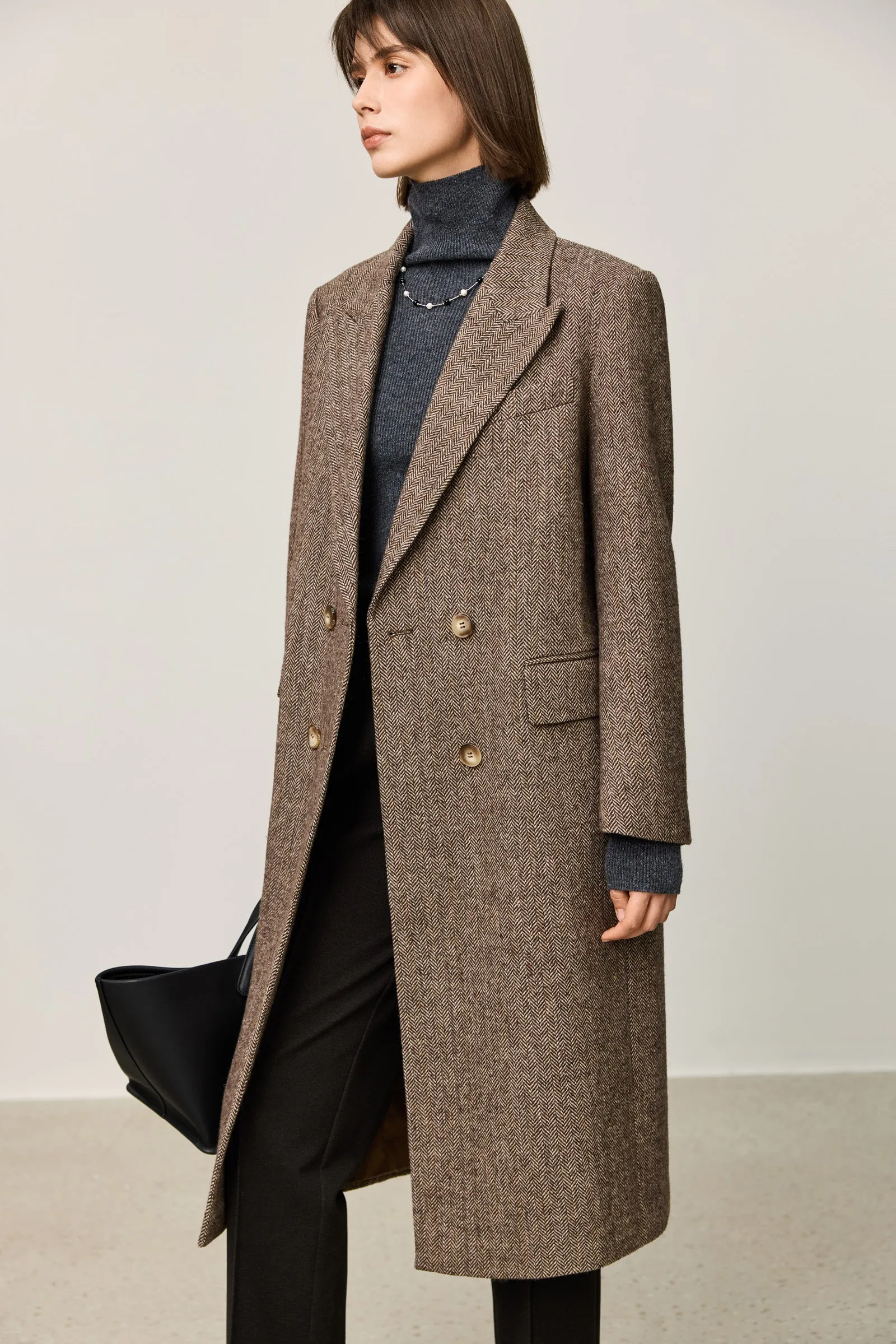 LILY Classic Wool Coat with Broad Shoulders