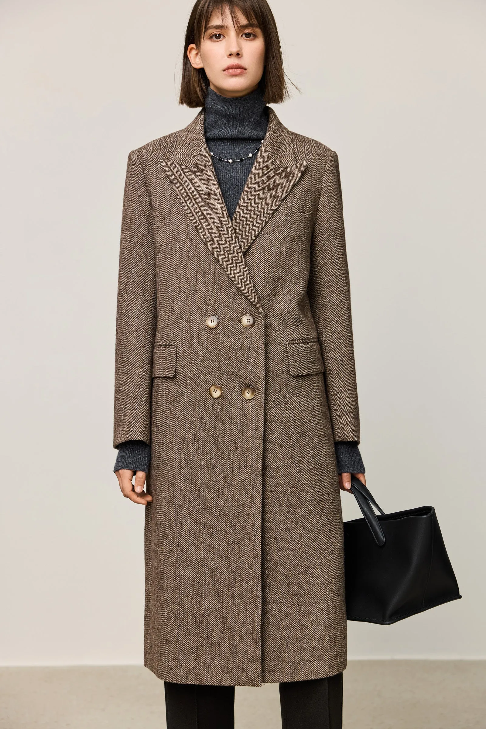 LILY Classic Wool Coat with Broad Shoulders